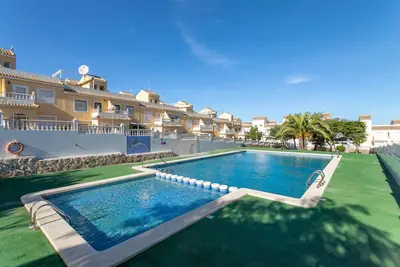 Image de \"Villa de vacances Benani à 3 chambres, près de la mer, avec piscine partagée et Wi-Fi.