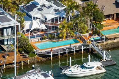 Image de Magnificent Waterfront Living with Pontoon & Pool