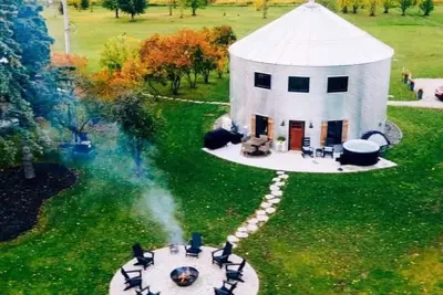 Image de Etta’s Bin-Hot Tub-Lake-Luxury