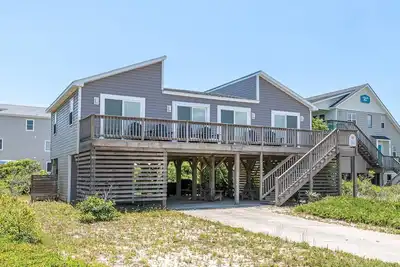 Image de K1024 Prissy Gale; Renovated! 4 Bedrooms, Pet Friendly, Just Steps to the Beach!