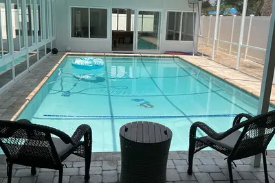 Image de This place has swimming pool with water heater and parking for many cars.