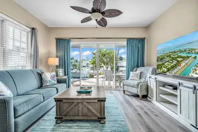 Image de Beachy Townhome Perfect for a Warm Winter Getaway!