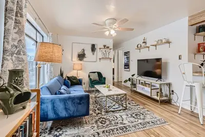 Image de Spacious 4br Home w\/ 2 Kitchens, Office & Fenced Yard Near Denver