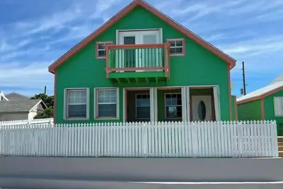 Image de Sunset cottage on the sea of Abaco. Located in New Plymouth and near everything.