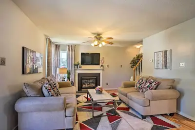 Image de 9 Mi to Richmond: Sandston Home w/ Office