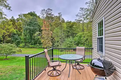 Image de 3 Mi to Blue Marsh Lake: Spacious Home w/ Deck