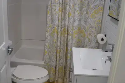 Image de Minutes from Fvsu! Renovated home for peace & tranquility