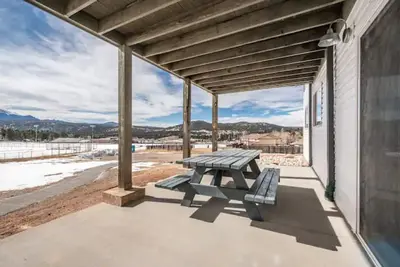 Image de ⭆Woodland Hideaway⭅ Sparkling Clean, Sleeps 6!