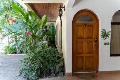 Image de Spacious Condo with pool, 7min walk to the beach & town, Center of Tamarindo, Cr