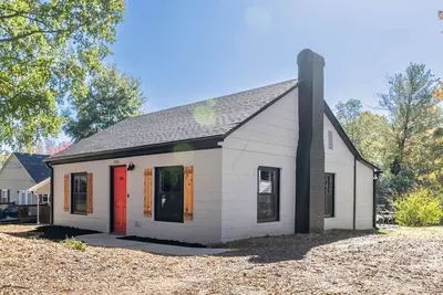 Image de Cozy & Comfy Remodeled Home