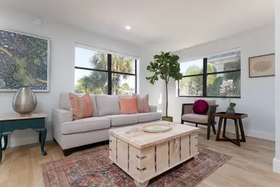 Image de New listing | Steps to the ocean | pet friendly