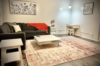 Image de Spacious 4-bed home just 2 miles to Nd