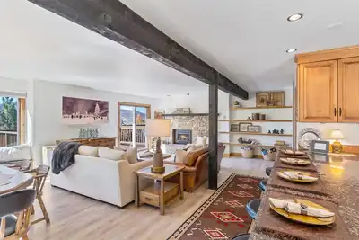Image de Close to the Slopes! On the Free Bus Route! Beautifully Furnished/Decorated!