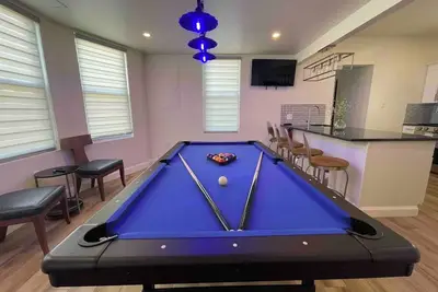 Image de Cadillac Blue House - Luxury w/ Pool Table!