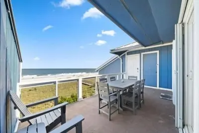 Image de Ocean Vibes (4-Bedroom Home) by RedAwning