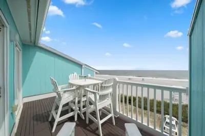 Image de Captain's Quarter (2-Bedroom Villa) by RedAwning