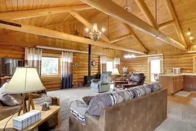 Image de Hill City Log Cabin w/ On-Site Trout Fishing!