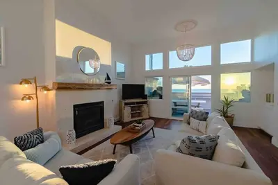 Image de Oceanfront Pier Upper Beach House