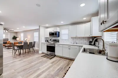 Image de Remodeled~Mountain Views~5 minutes from Downtown