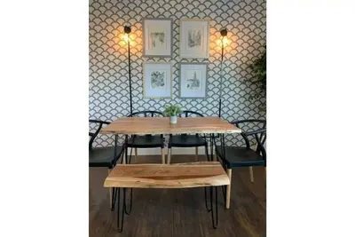 Image de City Lights and Sunset Views Stylish Condo with Free Parking and Wi-fi!