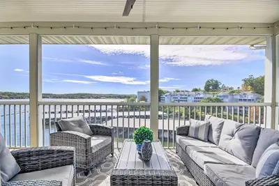 Image de Lake Views + Pool Access: Lake Ozark Condo!