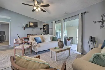 Image de ~ 9 Mi to Universal: Orlando Retreat w/ Sun Porch!