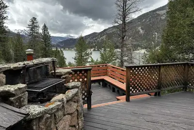 Image de Captain's Lookout - Newly Updated Cabin with Unending Views of Lake San Cristobal - Open Year Round