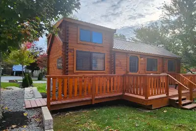 Image de Cozy Log Cabin w/ Loft #13. Minutes from Seven Springs and Hidden Valley!