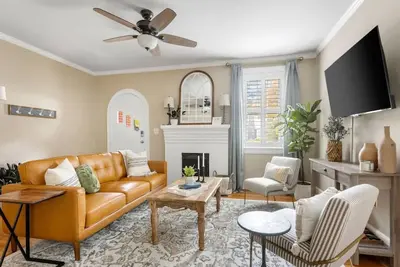 Image de Lush 4br on Lincoln | Mins to Usc | Sleeps 7