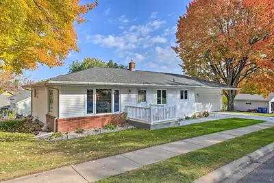 Image de Updated Pet-Friendly Home - 9 Mi to Ski Area!