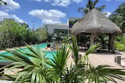 Image de Cozy 2br Apt, 50 meters from the beach with large pool