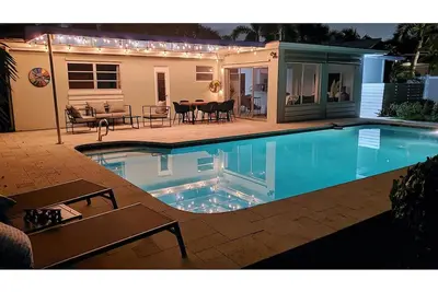 Image de Relaxing Family vacation  with Pool near Cruise, Airport, beach, downtown