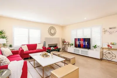 Image de Beautiful yard 7 rooms 4 bathrooms Near Disneyland & Hollywood