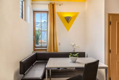 Appartement de vacances \"Apart Zillertal 70m2\" avec vue sur les montagnes, terrasse et Wi-Fi.