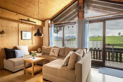 Image de Appartement \"Haus Sonnenhang 3\" avec vue sur les montagnes, jardin et Wi-Fi.