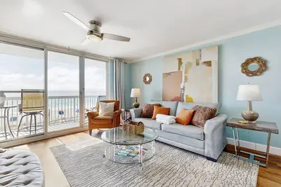 Image de Gulf-front condo with balcony, beach access, pool & hot tub
