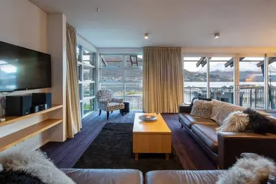 Image de Absolute Lake Front Luxury! 3 Bed/3 Bath.