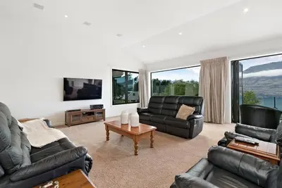Image de Large Pure Alpine Privacy and Recently Renovated
