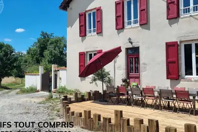 Image de Gîte spacieux avec piscine, animaux acceptés, Wi-Fi et parking privé