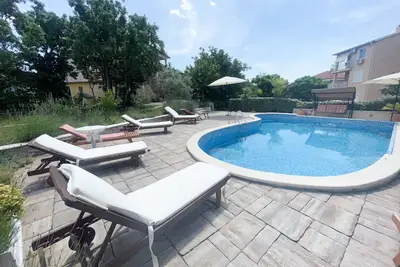 Image de Cosy apartment in a house with a pool
