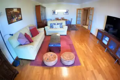 Image de Lisbon, 2 bedroom apartment w\/ balcony in Algés