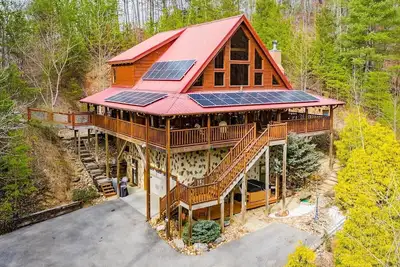 Image de 4 Br w/private hiking trail, hot tub, pool table, Wi-Fi, Free Dollywood Tickets
