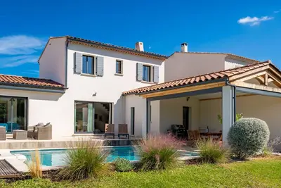 Image de Comfortable Villa for 6, with pool and views and easy walking distance to Oppede