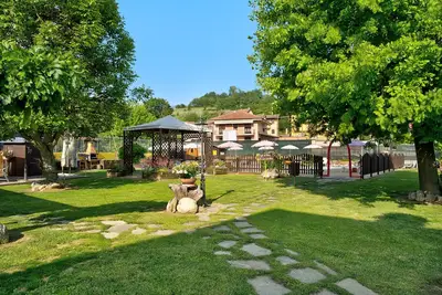 Image de Magnifique \"Appartement Jasmin\", dans le Piémont, avec piscine commune, jardin et sauna