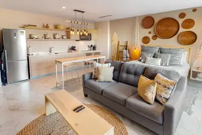Image de Cozy downtown Studio with Rooftop Pool & Arch/Ocean Views