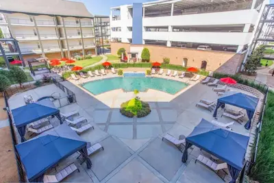 Image de Oklahoma City \"Oasis\"🤩 *Pool*Cabanas*Firepit 😃