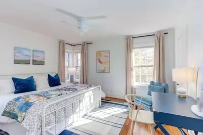 Image de Luminous Historic Home: Walk to Downtown Graham!