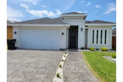 Image de New 3-bedroom home in convenient location.
