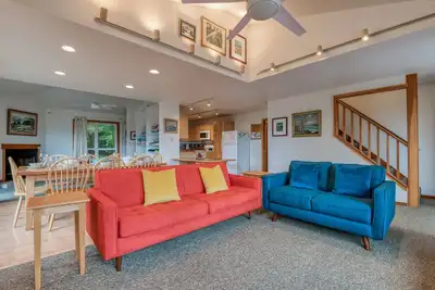 Image de Large 2 Story Private Oceanview Home, Watch Whales or Walk to the Beach!