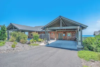 Image de Pet Friendly Home with River/Ocean Views, Private Deck, Indoor Community Pool